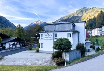 Der Gletscherblick by Alpin Rentals has Balcony rooms