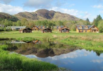Loch Lomond Waterfront Luxury Lodges has rooms with a private hot tub