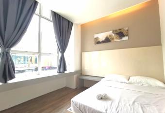 Maco Inn Austin Heights @Johor Bahru allows 18 year olds to book a room