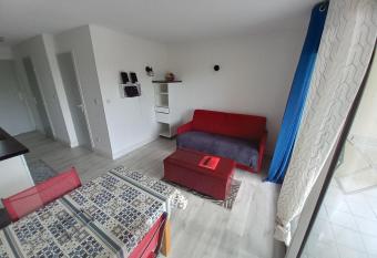 Le Sopraland 419, T2 climatis  , piscine, parking has Balcony rooms
