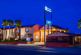 Best Western Desert Winds has Smoking rooms