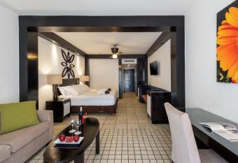 Ocean Coral & Turquesa All Inclusive has rooms with a private hot tub