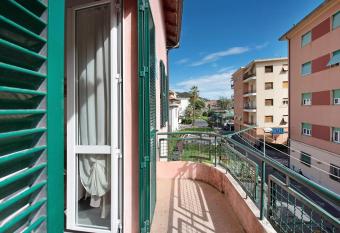Bilocale Cilea con balcone has Balcony rooms