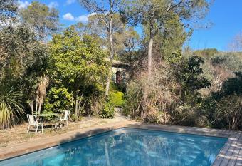Oustal du pic saint loup allows 18 year olds to book a room