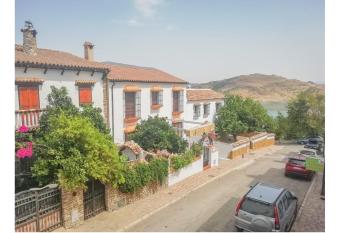 CASA GLADYS has Balcony rooms