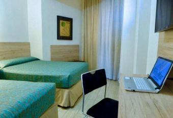 Hotel Son- Mar Monterrey Centro allows 18 year olds to book a room