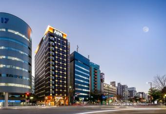 APA Hotel Hakata Gion Ekimae allows 18 year olds to book a room