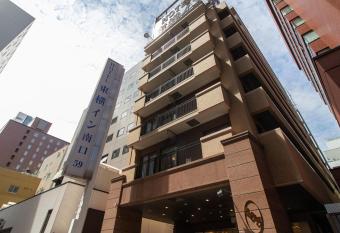 Toyoko Inn Hokkaido Sapporo-eki Minami-guchi has Smoking rooms