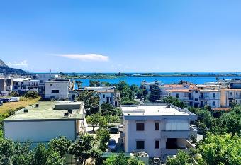 Appartamento con incantevole panorama has Balcony rooms