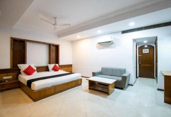 Collection O 49275 Hotel Suman City allows 18 year olds to book a room