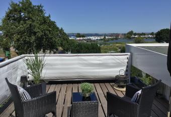 Strandhaus F  rdeblick allows 18 year olds to book a room