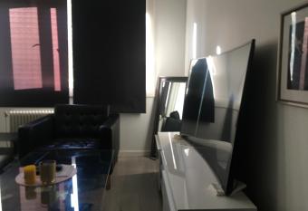 Oslo center 2 allows 18 year olds to book a room