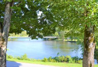 South Holston River Cottage has Balcony rooms