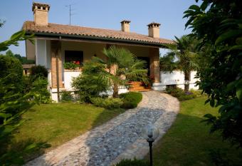 Ca  Livenza has Balcony rooms