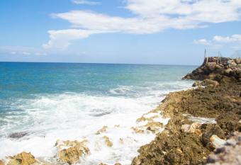 BLUE SHORES HIDEAWAY allows 18 year olds to book a room