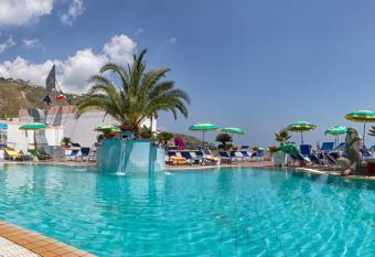 Hotel Castiglione has Smoking/Balcony rooms