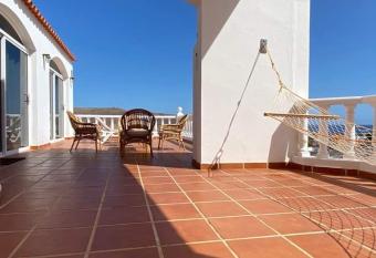 Sol y Mar has Balcony rooms