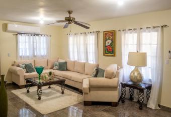 Hospedaje de Marant has rooms with a private hot tub