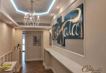 Chez Tata  has Balcony rooms