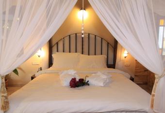 The Pearl of the Golan - Pnina BaGolan allows 18 year olds to book a room