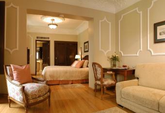 Villa Maria Cristina allows 18 year olds to book a room