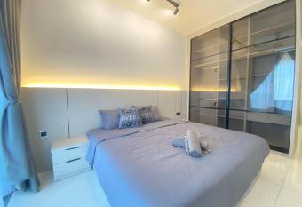 Teega Suites Puteri Harbour #Seaview Unit has Balcony rooms