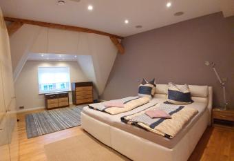 Hochwertiges Penthaus mit gro  er Dachterrasse in ruhiger Stadtlage has Balcony rooms