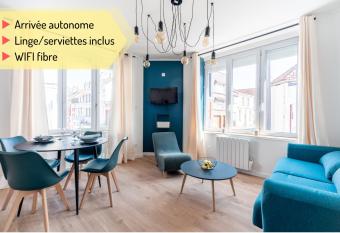 Calais Black - Centre Ville - Premium allows 18 year olds to book a room