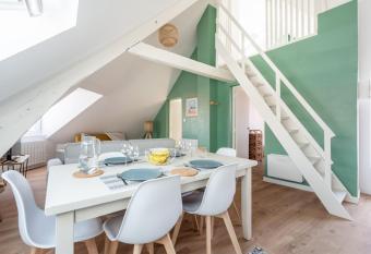 Calais Bois Blanc - Centre-Ville - Premium allows 18 year olds to book a room