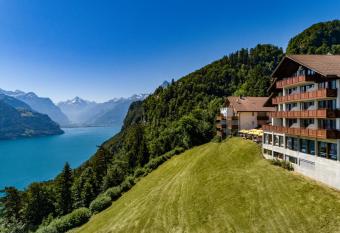 Hotel und Naturhaus Bellevue allows 18 year olds to book a room