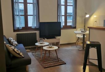 Sleep in Rodez Appartement T2 Centre Historique allows 18 year olds to book a room