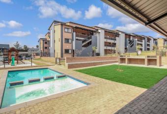 Smartz Apartment 334 has Balcony rooms