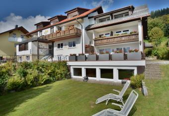 Auszeit Bed & Breakfast Todtnauberg allows 18 year olds to book a room