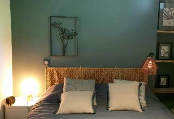 Maison douillette au c  ur de village proven  al has Balcony rooms