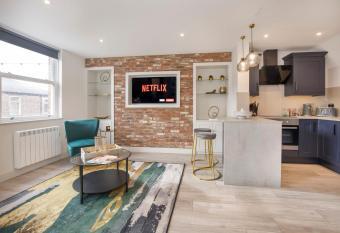 York Luxury Apartments, Bishopthorpe Rd allows 18 year olds to book a room