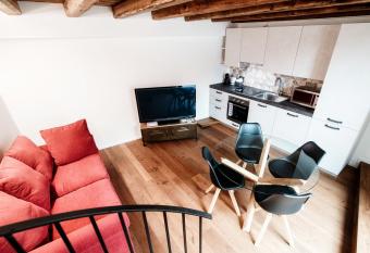 Lo Stallino - Casa di Borgo con giardinetto has Balcony rooms