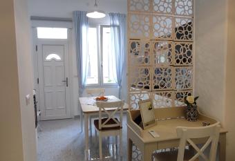 Casa del Mare Appartamento Bucceri Salvatore allows 18 year olds to book a room