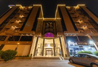 Burj Al Hayat Hotel Suites - Al Olaya allows 18 year olds to book a room