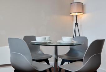 Lovely Central Abode - Amazing Views - Parking has rooms with a private hot tub