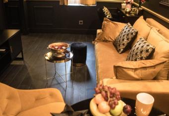 Superbe Appartement avec Jacuzzi... allows 18 year olds to book a room