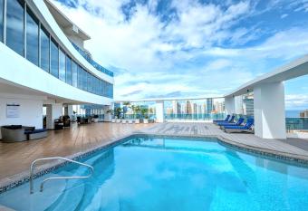 Yc l Estudio av Balboa - 2301A allows 18 year olds to book a room