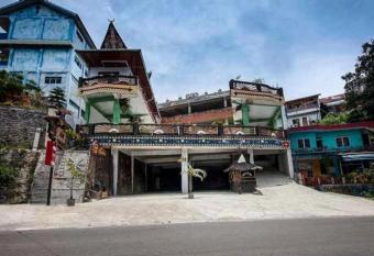 3 Berastagi Hotel has Balcony rooms