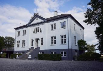 Enkes  det Bolleg  rd has Balcony rooms