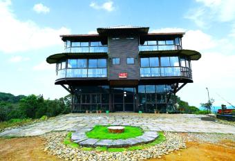 Coorg Tree House allows 18 year olds to book a room