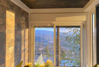                         has rooms with a private hot tub