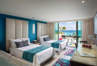 Hard Rock Hotel Cancun has rooms with a private hot tub