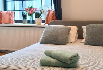 HOLA Apartamenty allows 18 year olds to book a room