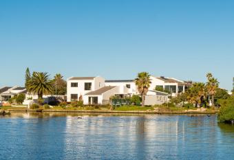 Vlei Cove has Balcony rooms