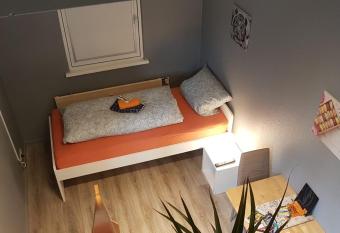 Stadtnah an der F  rde 104 allows 18 year olds to book a room