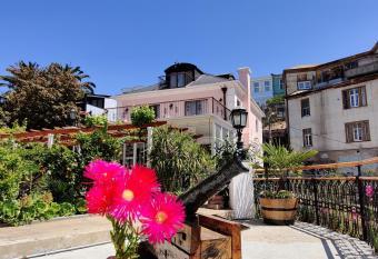 AYCA La Flora Hotel Boutique allows 18 year olds to book a room